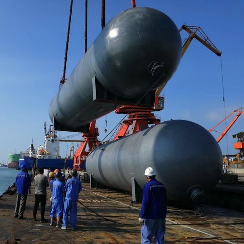 Резервуар для хранения сжиженного газа (LPGinox) из углеродистой стали.