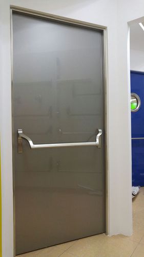 Распашная дверь из оцинкованной сталидля интерьера