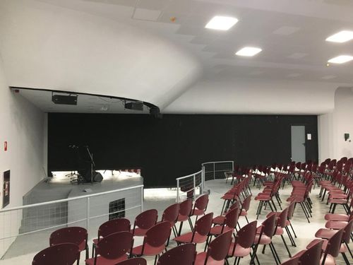 Металлическая дверь большаяпромышленнаядля интерьера