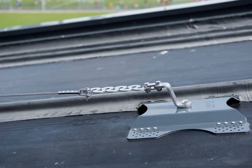 Горизонтальный страховочный трос STEELFIX для защиты от падения с высоты