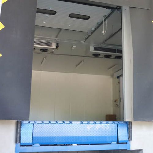 Перегрузочный мост гидравлический с поворотной аппарелью