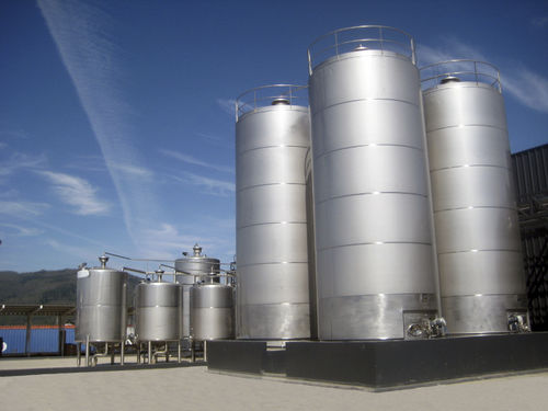 Milk pretreatment unit for the food industry