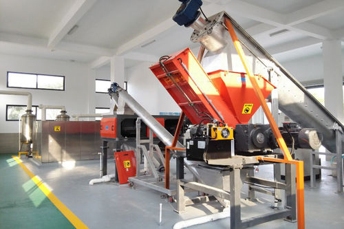 Автоматизированная установка по переработке пищевых отходовс сепараторамис измельчителем