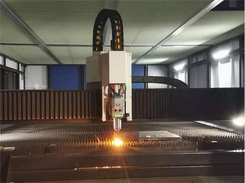 Станок для волоконной лазерной резки LH-8025 для листового металла