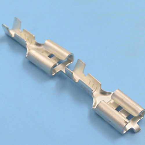 Обогревательный кабель с клеммами проводов