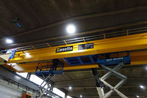 Double-girder overhead traveling crane with hoistheavy-duty