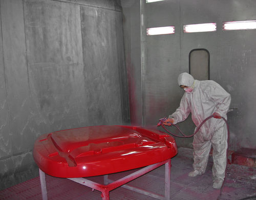 Закрытая покрасочная камера для запасов воды