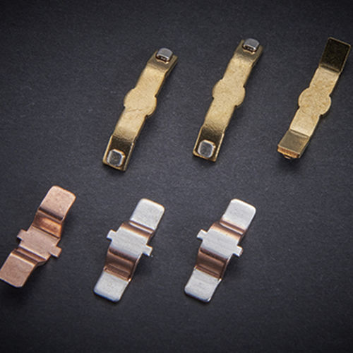 Штампованный электрический контакт, плоский обжим, с проволочными пружинами