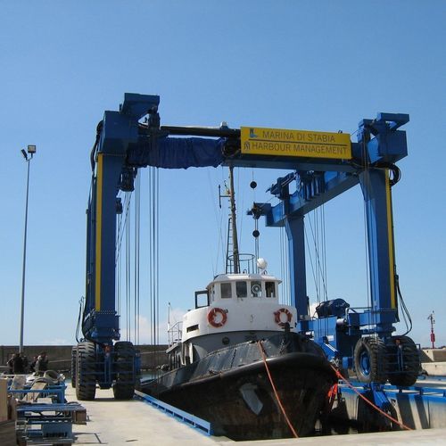 Козловой кран на резиновых колесах TROLLIFTдля морского применения