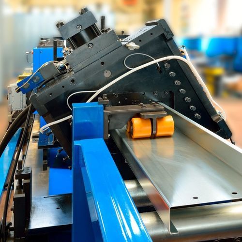 Профилегибочная машина для производства прогонов Z L 04 17 043Автоматическая с управлением от ПЛК по индивидуальному заказу