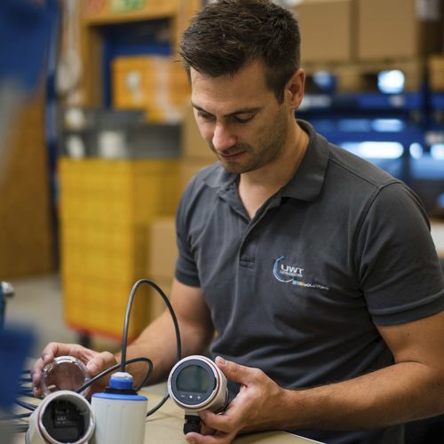 Радарный уровнемер FMCW NivoRadar® NR 4000 для твердых веществ, 4-20 мА, 2-проводной