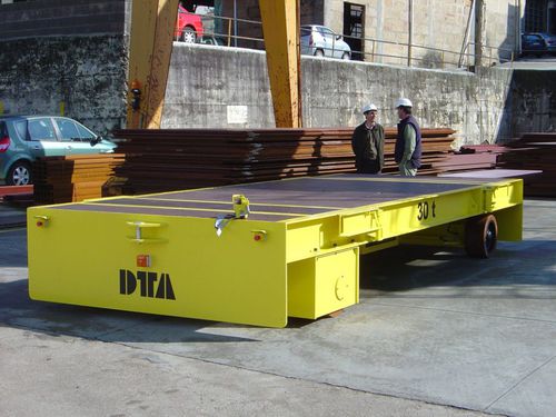 Electric self-propelled trailer 2-axlefor shipbuilding