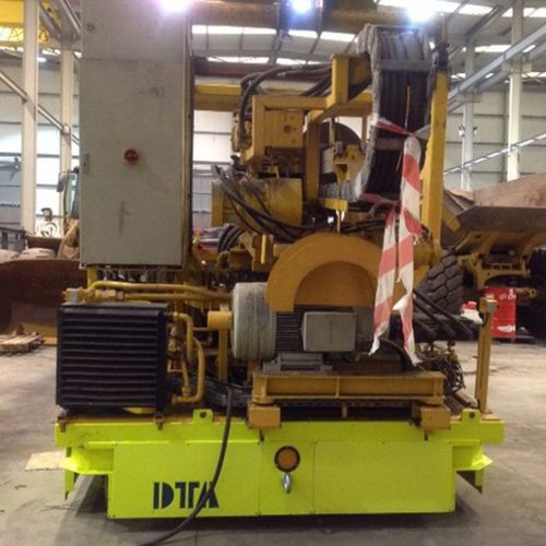 Electric self-propelled trailer