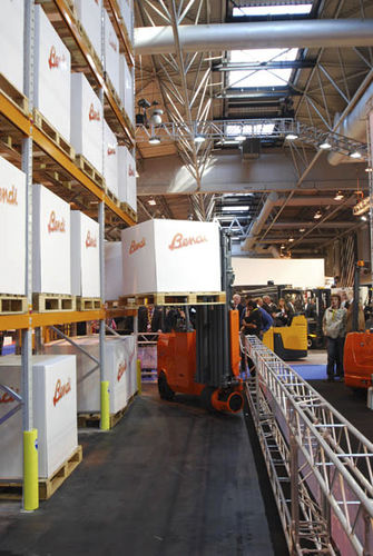 Electric forklift B420HLACride-onnarrow-aislehandling