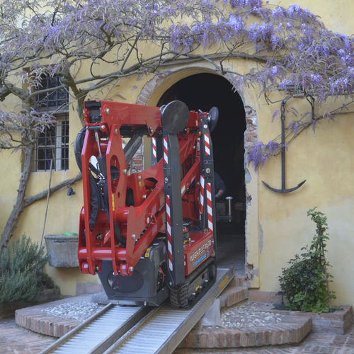 Гусеничный спайдерный подъемник LIGHTLIFT 15.70электрическийдизельбензиновый двигатель