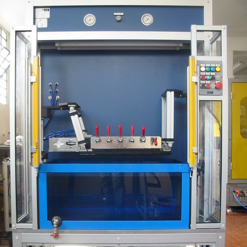 Стенд для испытания на герметичность под давлениемполуавтоматический