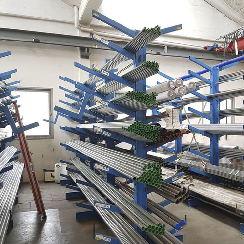 Shelving with inclined arms cantileverfor long itemsadjustable