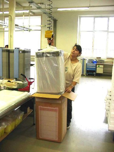 Электрический манипулятор с захватом и позиционированием крюка