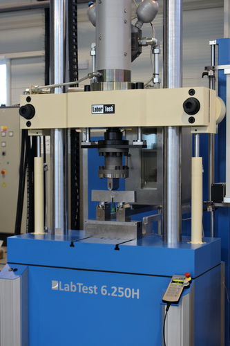 Fatigue testing machine LABTEST H.5dynamicservo-hydraulicvertical