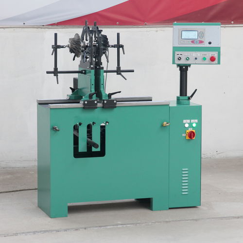 Станок балансировочный горизонтальный 9А713 динамический с ременным приводом для роторов