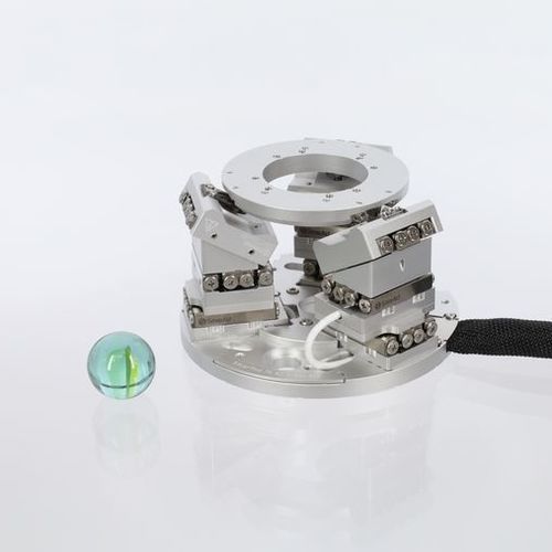 Многоосная система нанопозиционирования SMARPOD 70.42гексаподс параллельной кинематикойсверхвысокий вакуум