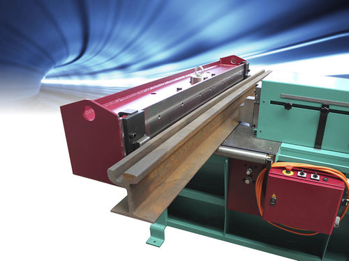 Hydraulic press 820 HE - Railmanualbendingstraightening