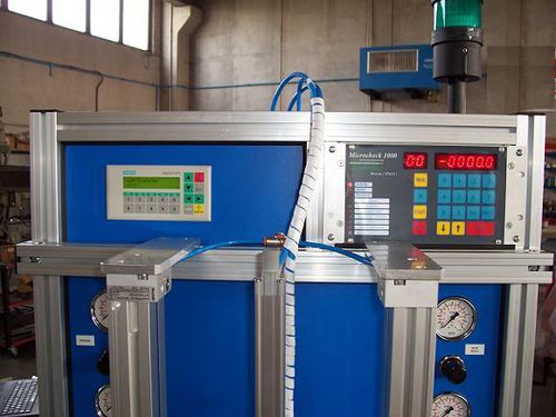 Течеискатель масляного фильтра с программируемым логическим контроллером (ПЛК)