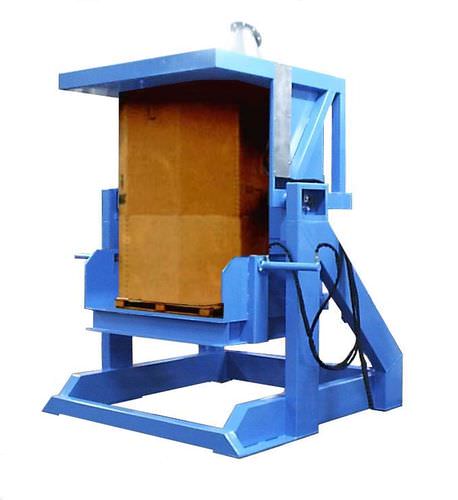 Manual tipping station pallet