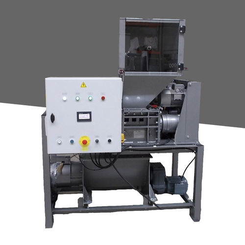 Четырехвальный измельчитель Q300 для твердых и сыпучих отходов древесины, металла