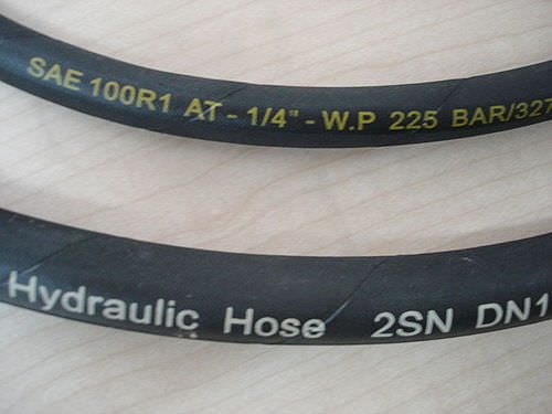 Рукав гидравлический серии 3А для сырой нефтирезиновый в проволочной оплетке