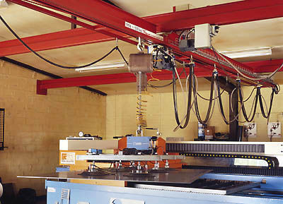 Монорельсовый мостовой кран с надземным подъемником