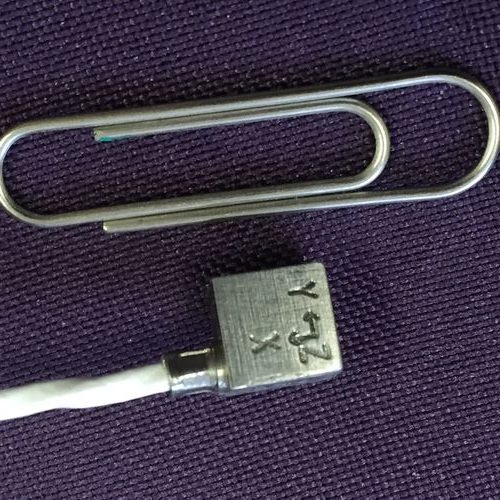 Трехосный акселерометр AT/18IEPE, прочный