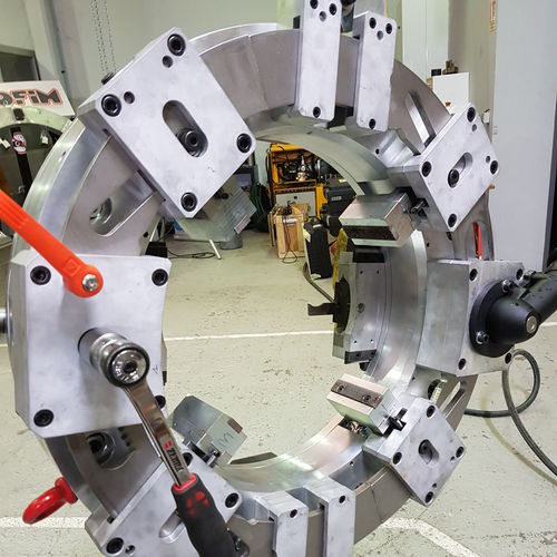 Станок для орбитальной резки и снятия фасок с труб