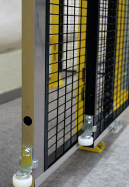 Раздвижная дверь металлическая защитная сетка