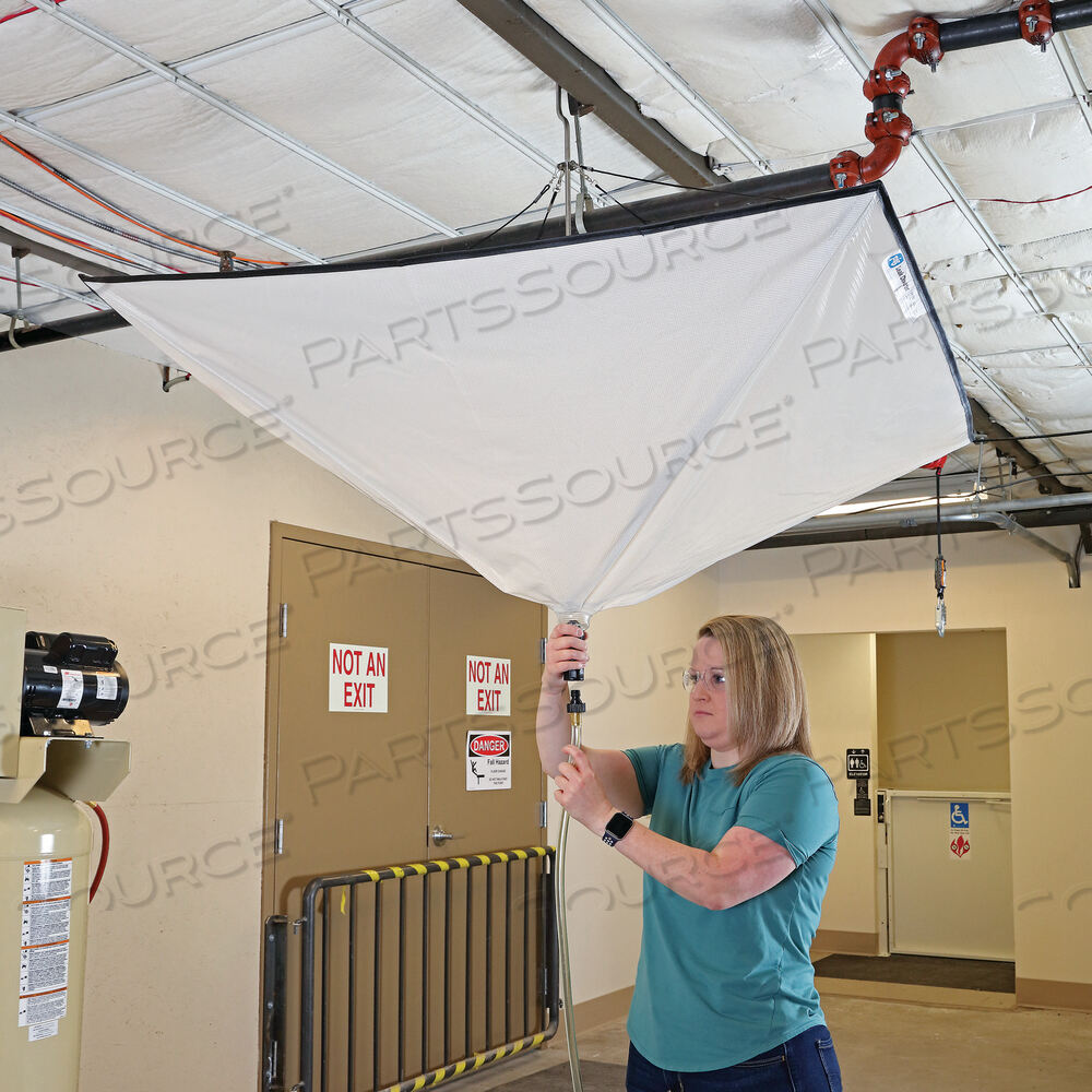 OEM#: TLS903-CLPIG КОМПЛЕКТ ДЛЯ УСТРАНЕНИЯ ПРОТЕЧЕК НА КРЫШЕ В СТИЛЕ ЗОНТИКА от New Pig Corporation