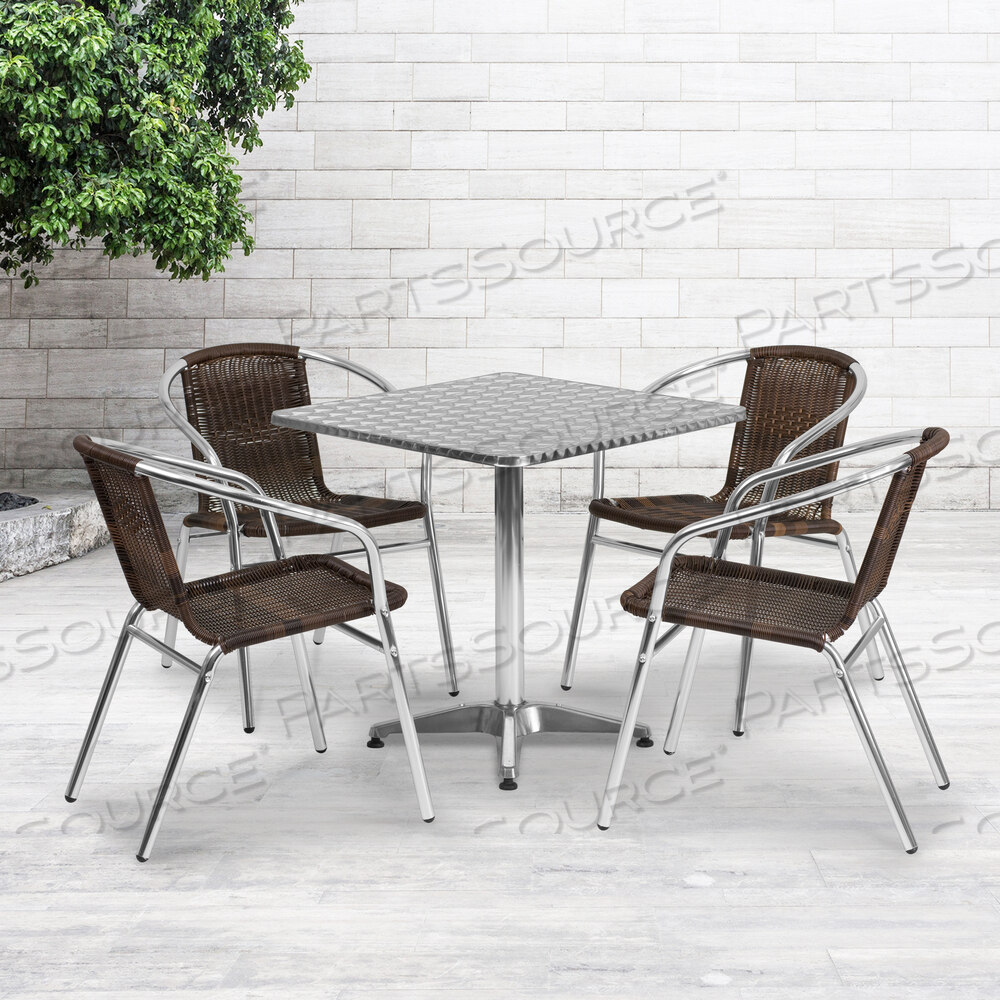 OEM#: TLH-ALUM-28SQ-020CHR4-GGLILA 27,5-дюймовый квадратный алюминиевый стол для использования в помещении и на улице с 4 темно-коричневыми ротанговыми стульями от Flash Furniture