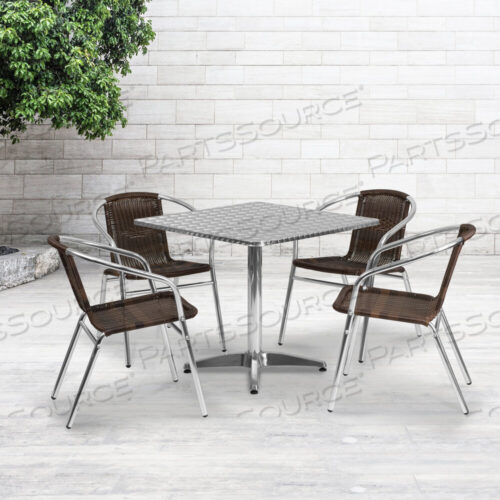 OEM#: TLH-ALUM-32SQ-020CHR4-GGLILA 31,5 КВАДРАТНЫЙ АЛЮМИНИЕВЫЙ СТОЛ ДЛЯ ПОМЕЩЕНИЙ И УЛИЦ С 4 ТЕМНО-КОРИЧНЕВЫМИ РОТАНГОВЫМИ СТУЛЬЯМИ от Flash Furniture