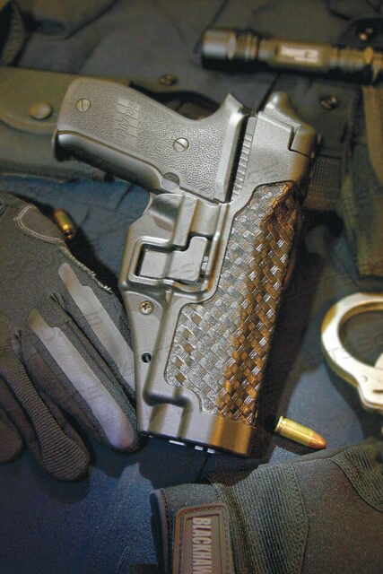 OEM#: 44H106BW-RSERPA DUTY HOLSTER RIGHT SIG 220/225 от BlackHawk Industrial Distribution, Inc.